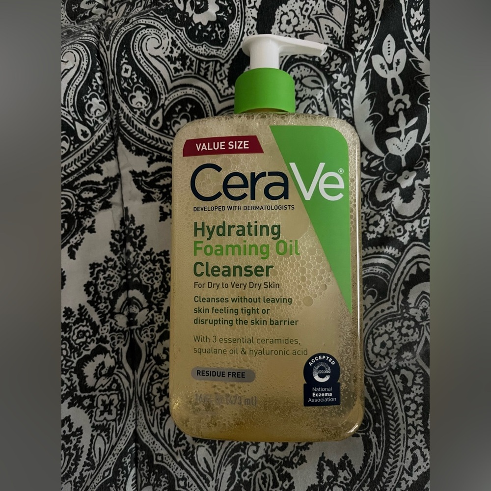 CeraVe Hydrating Foaming Oil Cleanser